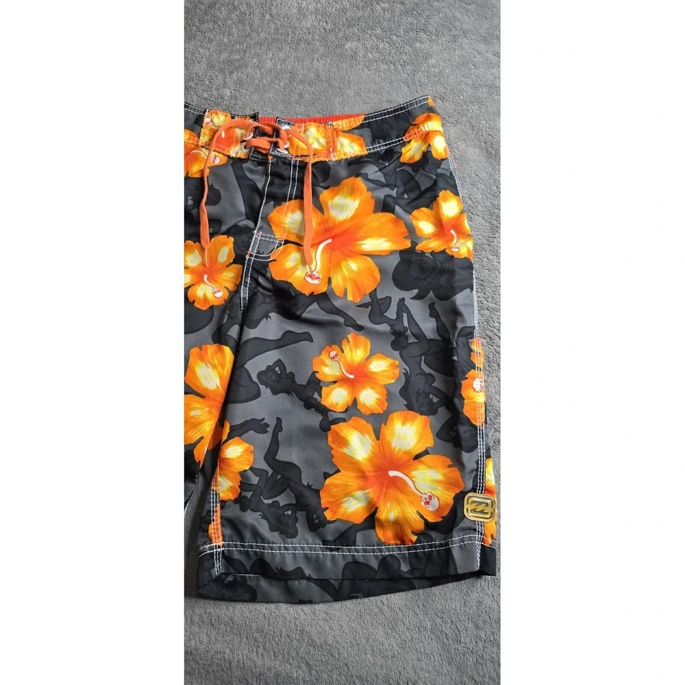 Billabong Floral Hibiscus Skull Pin Up Girl Boardshoarts Mens 33 (32) Orange